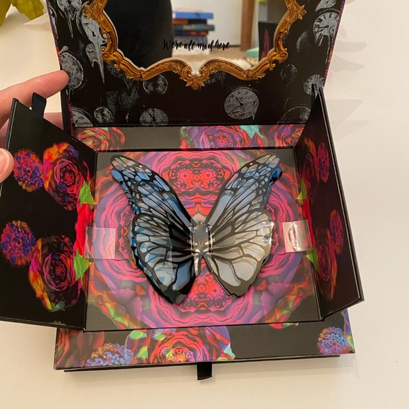 UD Alice Through the Looking Glass palette - Picture 3 of 3